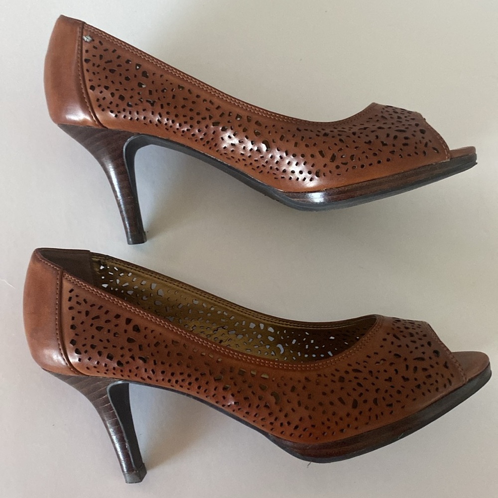 NWOT🤎Kelly & Katie Brown Peep Toe Heels